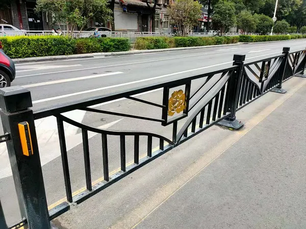 洛陽道路護欄現場圖